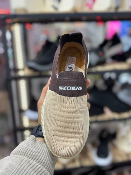 کتانی اسکیچرز رنگ کرم قهوه ای زنانه و مردانه