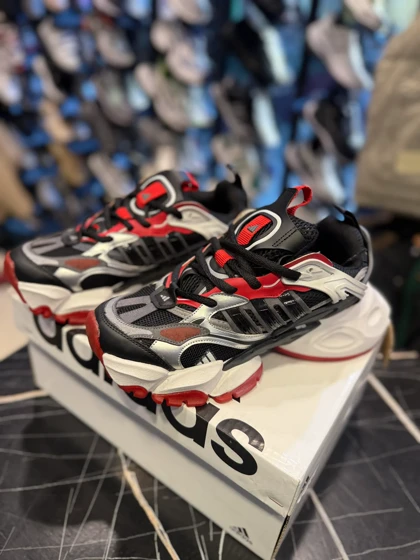 کتانی رانر آدیداس مشکی قرمز