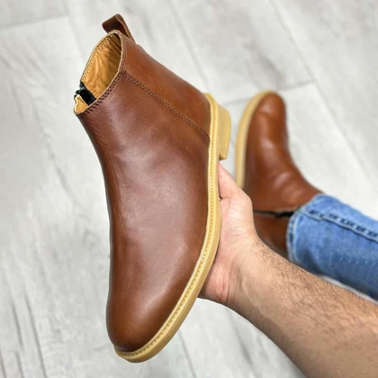 بوت مردانه مدل چلسی چرم طبیعی رنگ عسلی زیپ‌دار