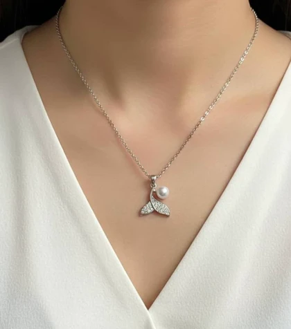 گردنبند دم وال