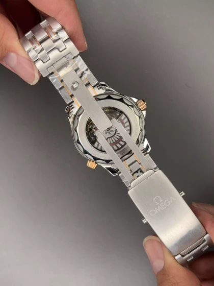 ساعت مچی امگا سیمستر سیلور رزگلد صفحه آبی Omega Seamaster Diver