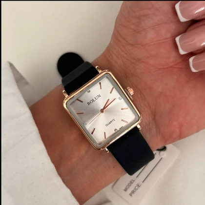 ساعت مچی زنانه بولون اصلی بند سیلیکون مشکی نگین‌دار