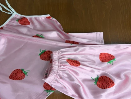 ست تاپ و شلوارک طرح توت فرنگی 221