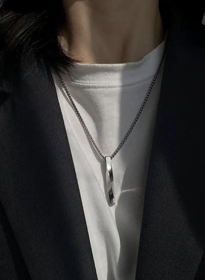 گردنبند مکعب پیچ عشق