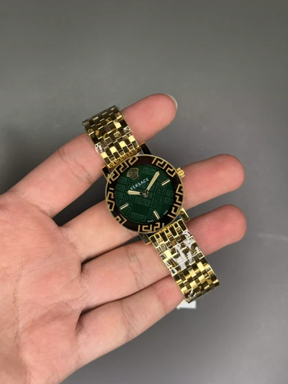 ساعت مچی ورساچه دورحکاکی بند طلایی صفحه سبز Versace