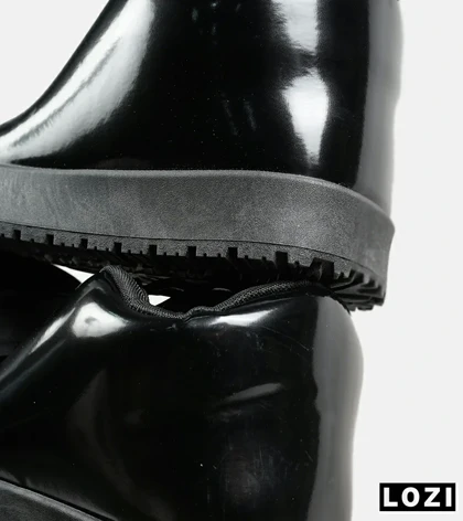 نیم بوت مردانه و زنانه مشکی ورنی UGG مدل 7124