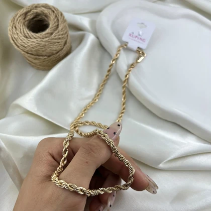 گردنبند زنانه ژوپینگ مدل آریا طرح طنابی رنگ ثابت