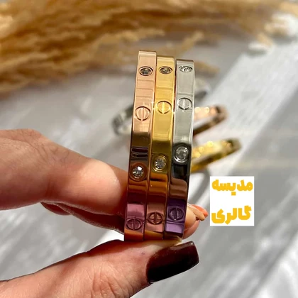 دستبند بنگل کارتیر نگین‌دار