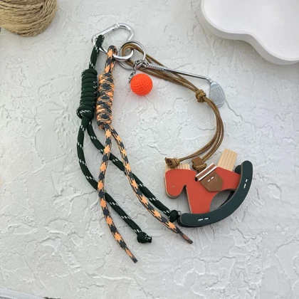 آویز کیف طرح چوبی اسب گهواره ای