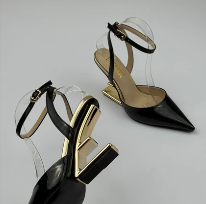 کفش پاشنه‌دار fendi