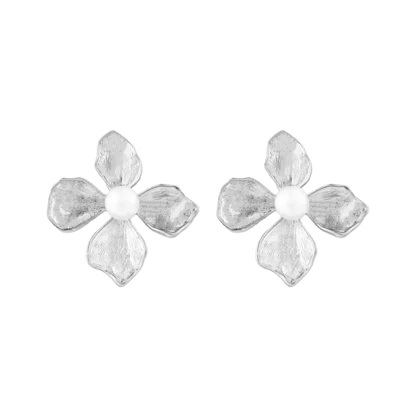 گوشواره زنانه مدل گل 4 برگ