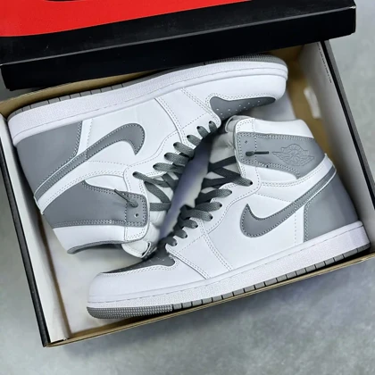 کفش نایک ایر جردن وان ساق‌دار سفید طوسی دودی Nike Air Jordan 1 High White Smoke Grey