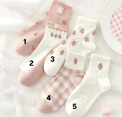 جوراب زنانه نیم ساق طرح توت فرنگی