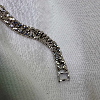 دستبند ژوپینگ طرح کارتیه (کوبان) نقره‌ای با قفل کتابی | یونیسکس