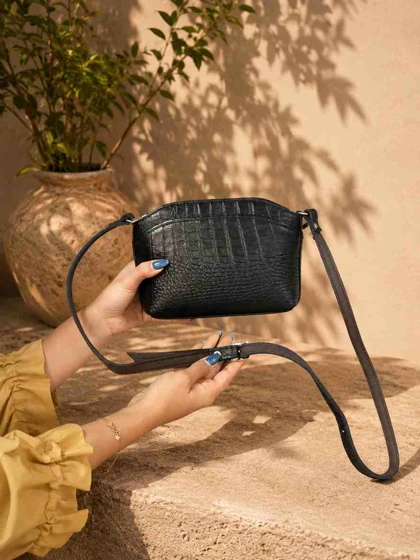 کیف چرم زنانه لچک مشکی سنگی کوچک چرم اصل گاوی