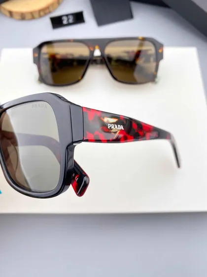 عینک افتابی برند پرادا مدل PR22