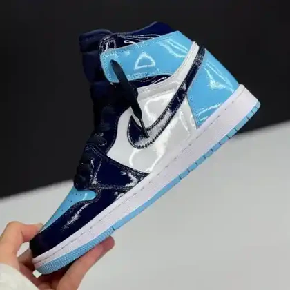 کفش نایک ایر جردن وان ساق‌دار ورنی آبی سورمه‌ای Nike Air Jordan 1 High Patent Navy Blue