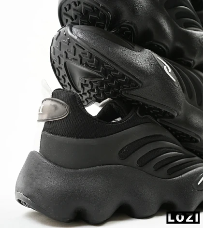 کفش کتانی مردانه مشکی ADIDAS yeezy 700 v2