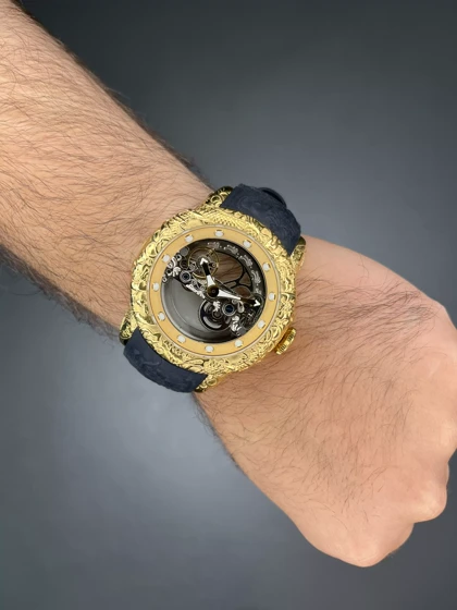 ساعت مچی اینویکتا مدل یاکوزا قاب طلایی بند مشکی INVICTA Yakuza