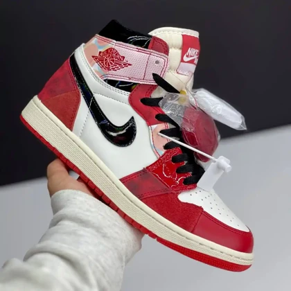 کفش نایک ایر جردن وان ساق‌دار اسپایدرمن Nike Air Jordan 1 High Spider-Man