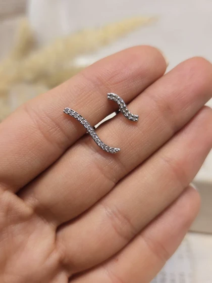 پیرسینگ گوش موج دار