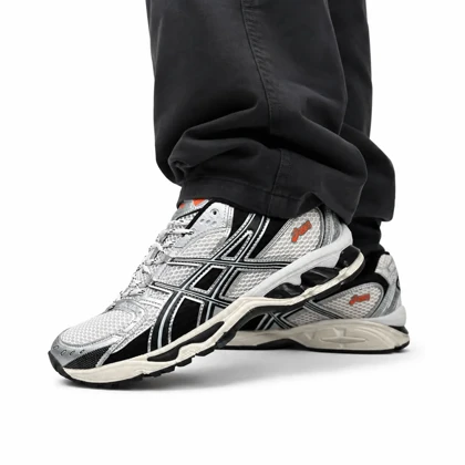 کفش کتانی مردانه مدل اسیکس طوسی سفید کرم ASICS