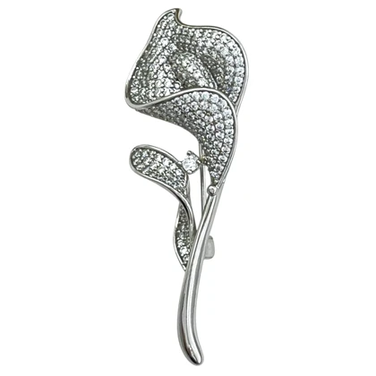 سنجاق سینه زنانه ژوپینگ مدل رزآرا طرح گل رز نگین‌دار نقره ای