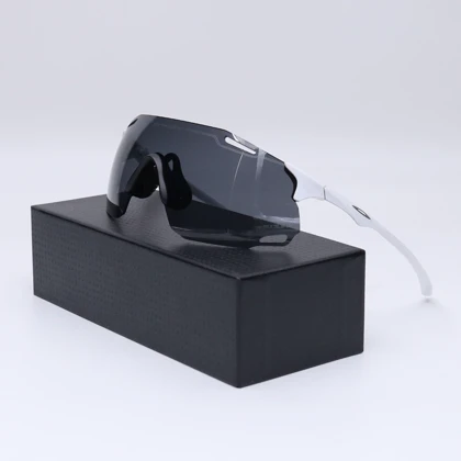 عینک از برند OAKLEY کد 181438