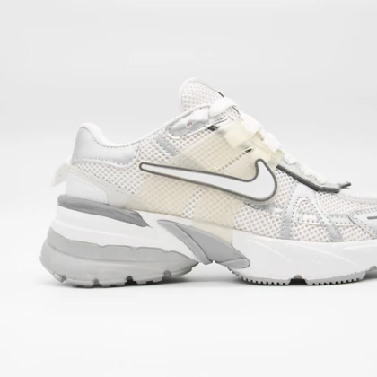 کتانی نایک V2K سفید نقره ای کد 6195