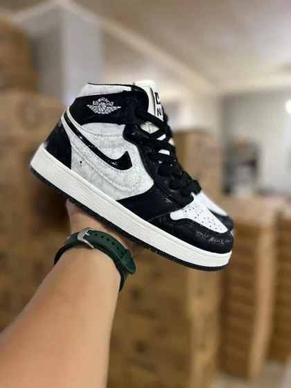 کتانی نایکی ساق‌دار