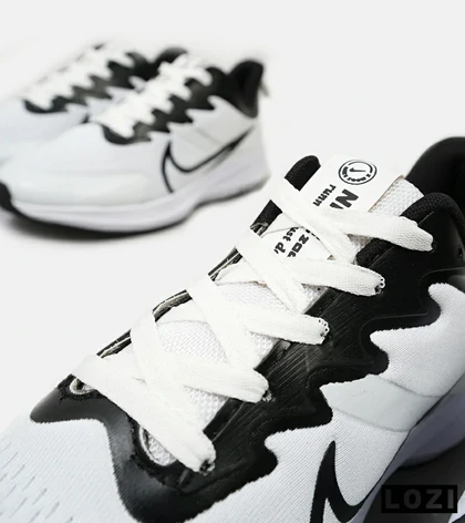 کفش کتانی مردانه سفید مشکی NIKE AIR zoomx