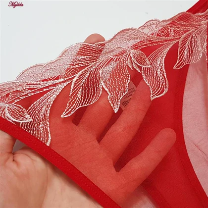 ست شورت و سوتین زنانه مدل فنردار قرمز برتا کد 5108-4032-R به همراه نگهدارنده جوراب