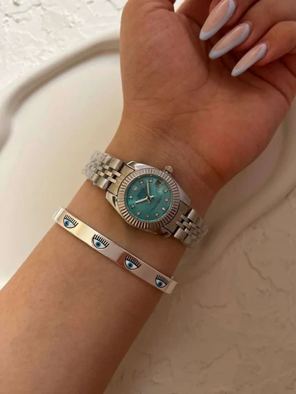 ساعت مچی زنانه با صفحه فیروزه ای و بند استیل