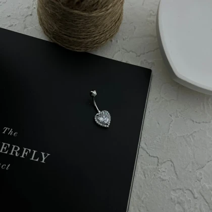 پیرسینگ ناف زنانه استیل طرح قلب نگین‌دار