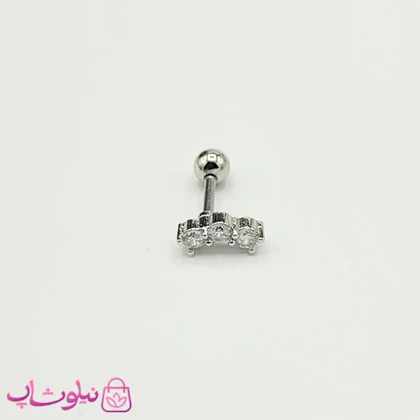 پیرسینگ گوش نقره‌ای طرح سه نگین سفید