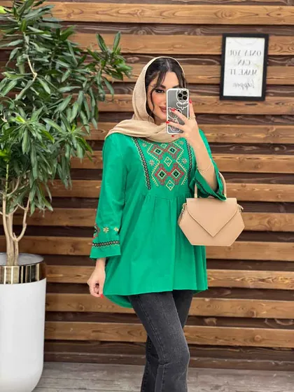 مانتو جلو بسته گلدوزی رنگی