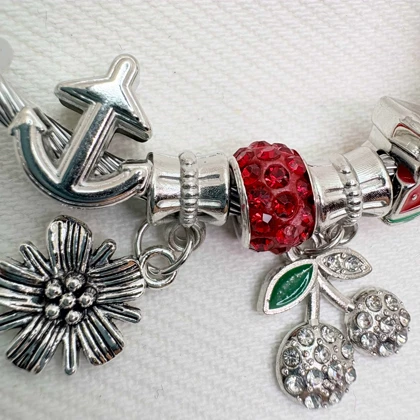 دستبند بنگل استیل طرح «پاندورا تابستانی» | با آویز هندوانه و گیلاس (قرمز)