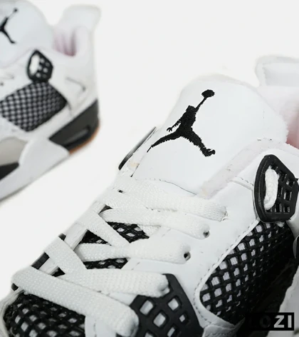 کتانی ساق‌دار بزرگ پا سفید طوسی Nike air jordan 4