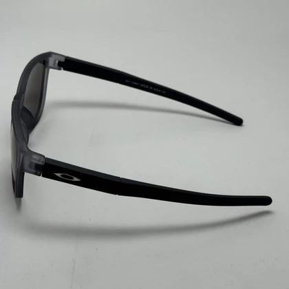 عینک آفتابی اوکلی سبک OAKLEY طوسی عدسی آبی آیینه ای کد 2435