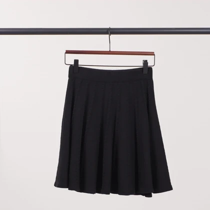 دامن کوتاه رها