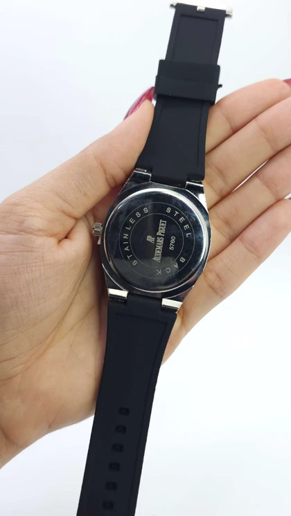 ساعت مچی زنانه اودمار پیگه 5760 Audemars Piguet با موتور کوارتز و بند سیلیکونی