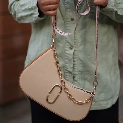 کیف زنانه جیکوبز Jacobs Curve Bag A01