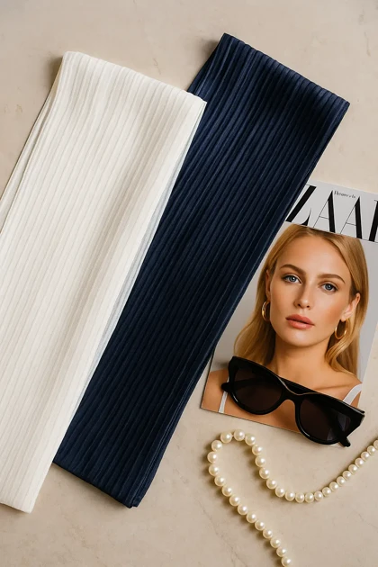 شال زنانه راه راه شیک | انتخابی خاص با تنوع رنگ سفید و سورمه‌ای