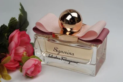 عطر سیگنورینا Signorina