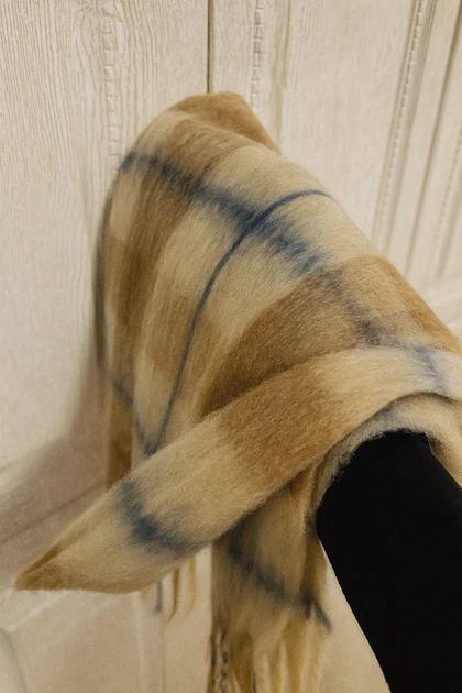 بیگ اسکارف پشمی کرم چهارخونه کد 400