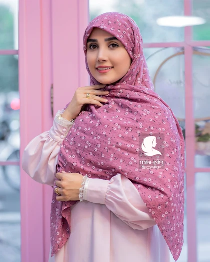 روسری وال نخی ژاکارد گل‌دار صورتی