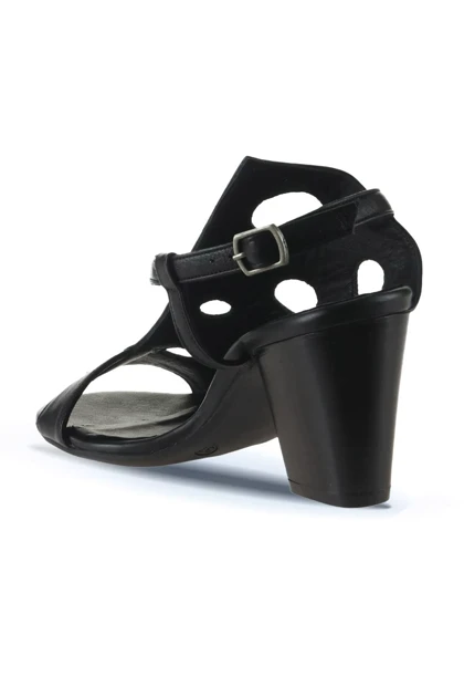 صندل زنانه بوئنو bueno