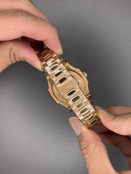 ساعت مچی پتک فیلیپ اتوماتیک بند فلزی رزگلد صفحه سرمه ای Patek Philippe Nautilus