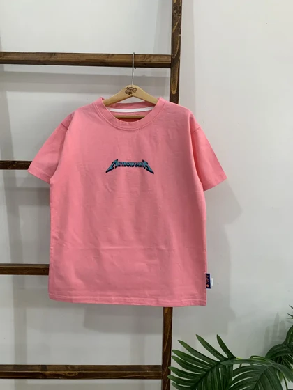 تیشرت گرافیکی صورتی