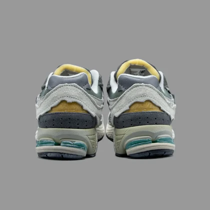 نیوبالانس 2002r پروتکشن پک طوسی روشن New Balance 2002r Protection Pack Rain Cloud